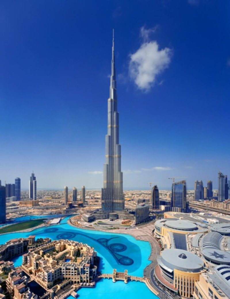 Thang máy đặt tại tòa Burj Khalifa ( Dubai)