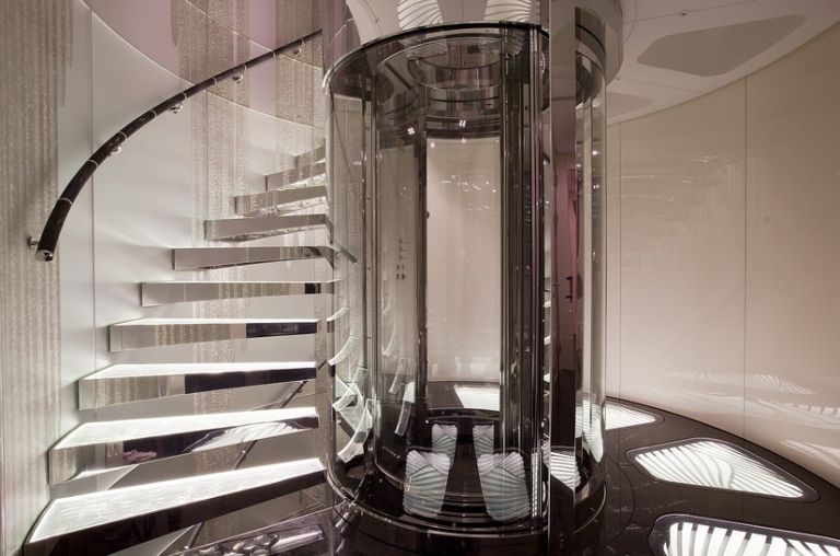 Dòng thang máy trong suốt đẹp được thiết kế với vách kính hình lục giác